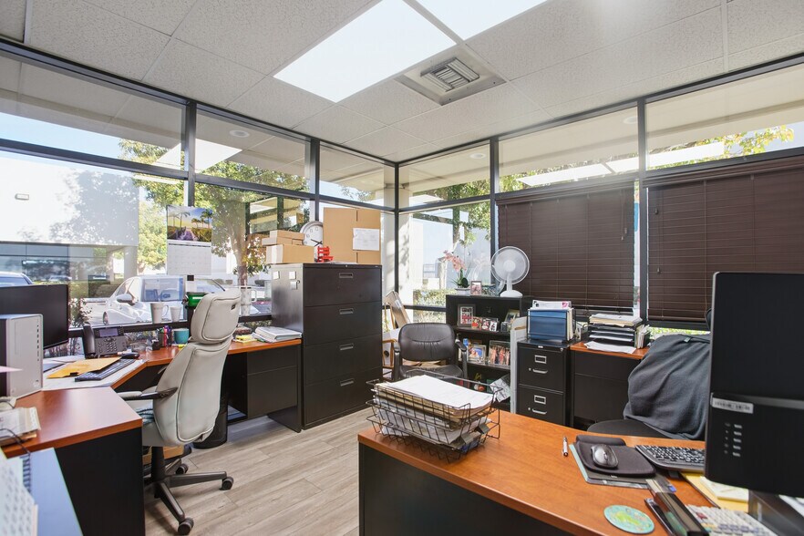 More Photos Of 1345 S Lewis St, Anaheim Warehouse For Sale