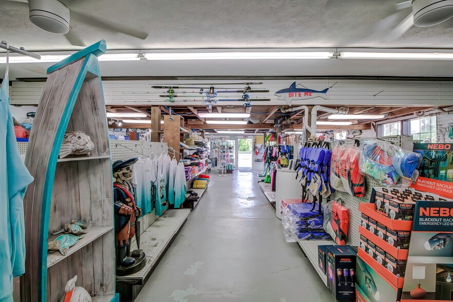 More Photos Of 7154 Shoal Line Blvd, Spring Hill Marina For Sale