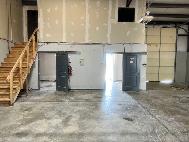 More Photos Of 2163 Golden Heights Rd, Fort Worth Flex For Lease