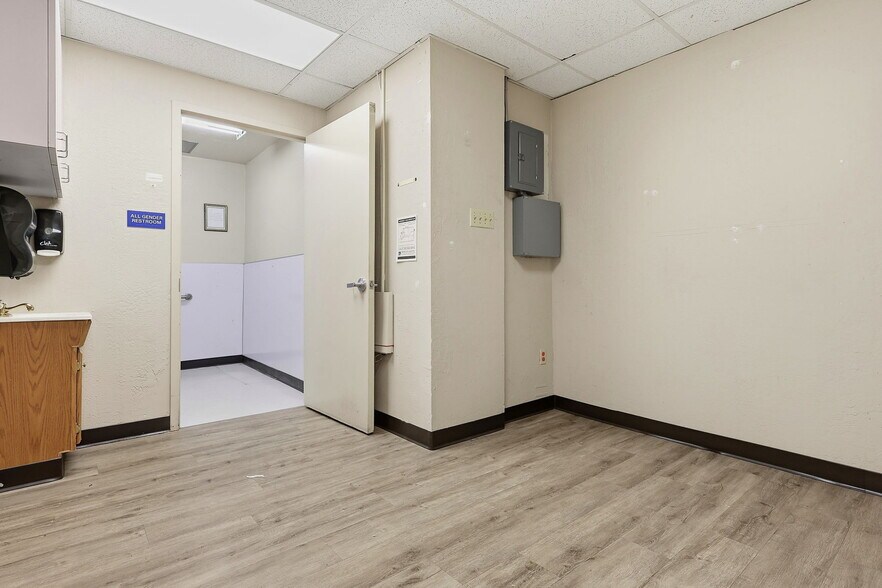 More Photos Of 699 Portola Dr, San Francisco General Retail For Lease