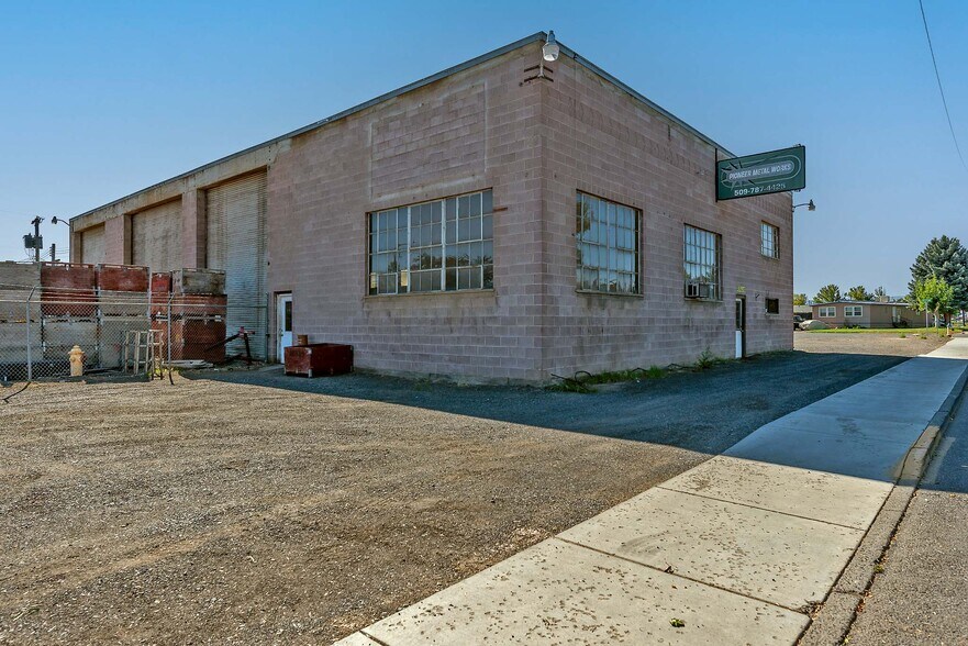 More Photos Of 512 F St SE, Quincy Manufacturing For Sale