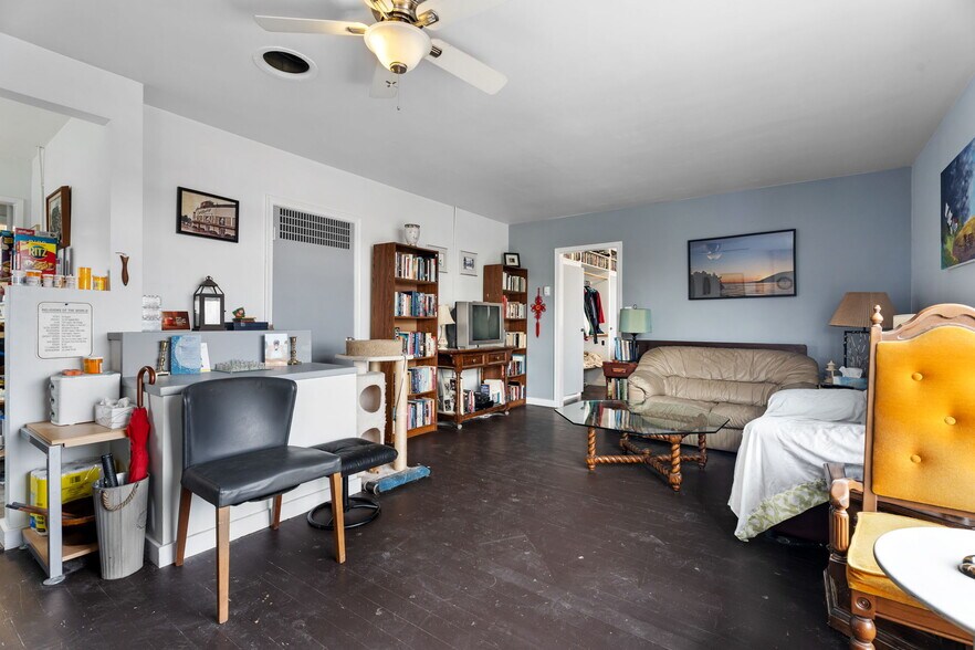 More Photos Of 33017 1st Av, Mission Flex For Lease