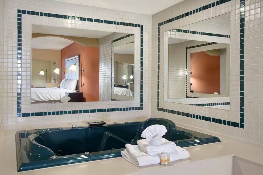 More Photos Of 112 S Access Rd, Longview Hotel For Sale