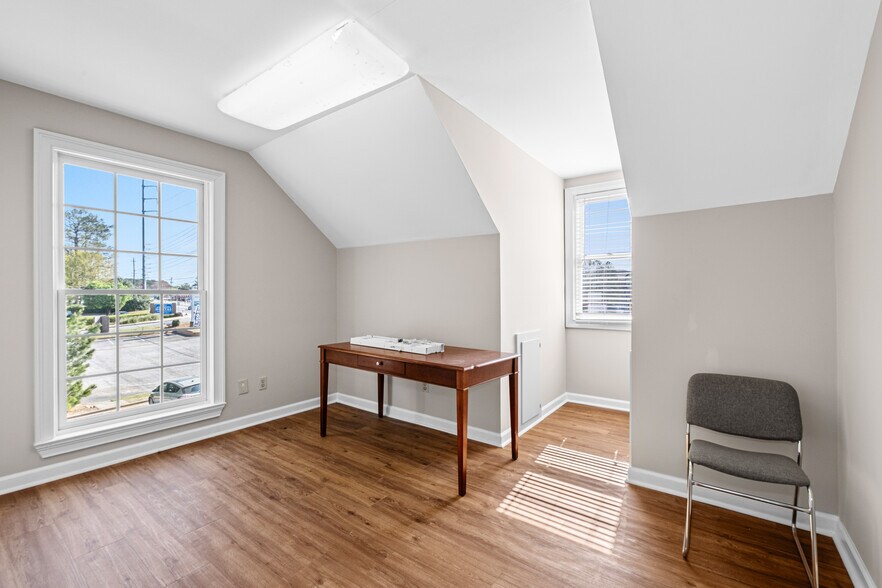 More Photos Of 2615 Sandy Plains Rd, Marietta Medical For Sale