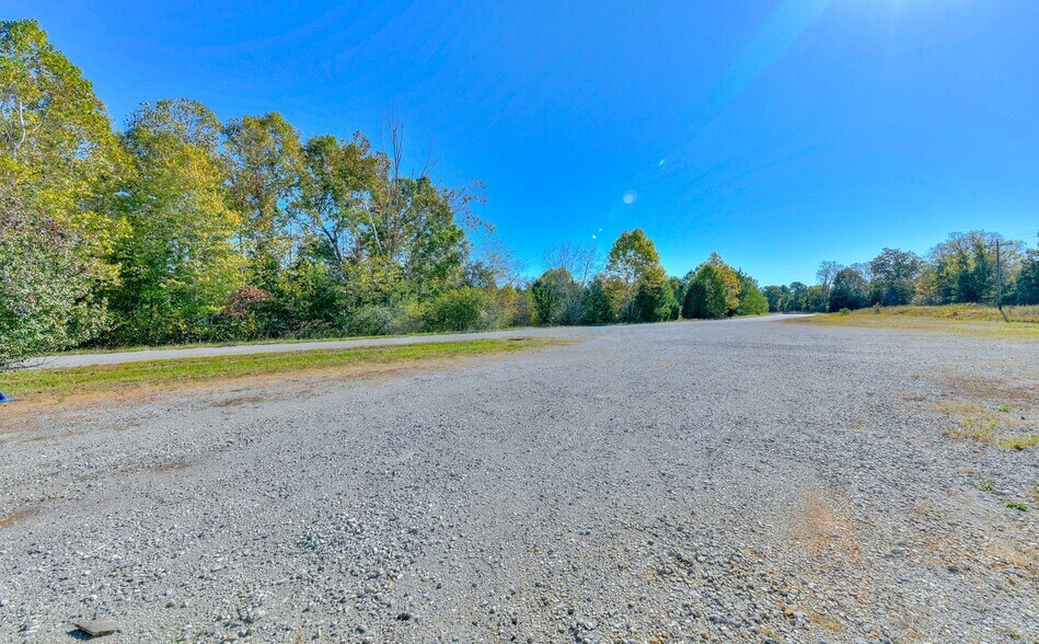 More Photos Of 819 Industrial Rd, Centerville Manufacturing For Sale