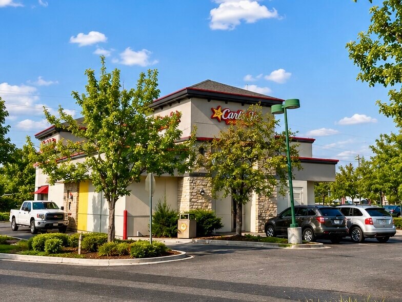 More Photos Of 3004 E State St, Eagle Freestanding For Lease