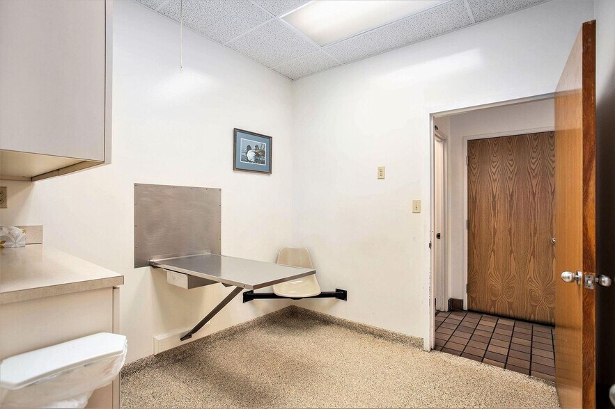 More Photos Of 2007 E Apple Ave, Muskegon Medical For Sale