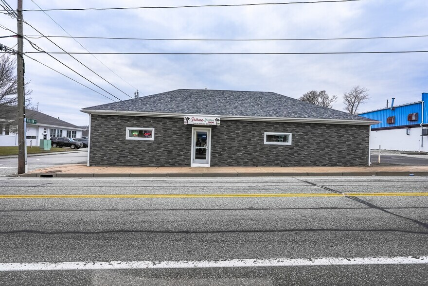 Primary Photo Of 77-79 Main Rd, Tiverton Restaurant For Sale