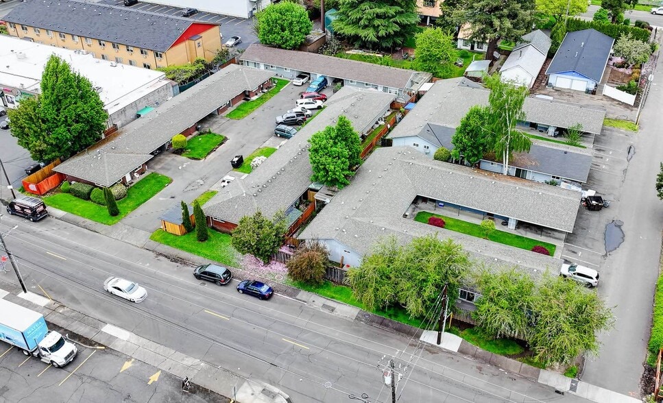 Primary Photo Of 1049 SE Walnut St, Hillsboro Apartments For Sale