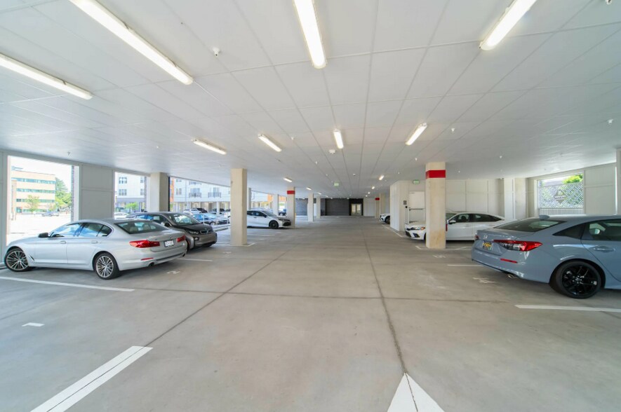 More Photos Of 501 S Capitol Ave, Lansing Office For Sale