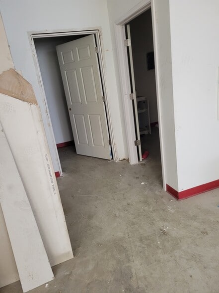 More Photos Of 1772 S Dixie Blvd, Radcliff Freestanding For Lease