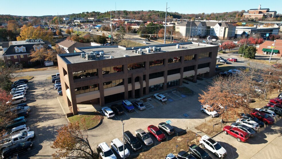 More Photos Of 10421 W Markham St, Little Rock Office For Lease