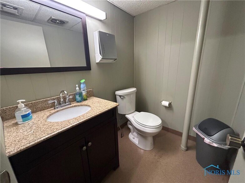 More Photos Of 446 N Wood St, Fremont Warehouse For Sale