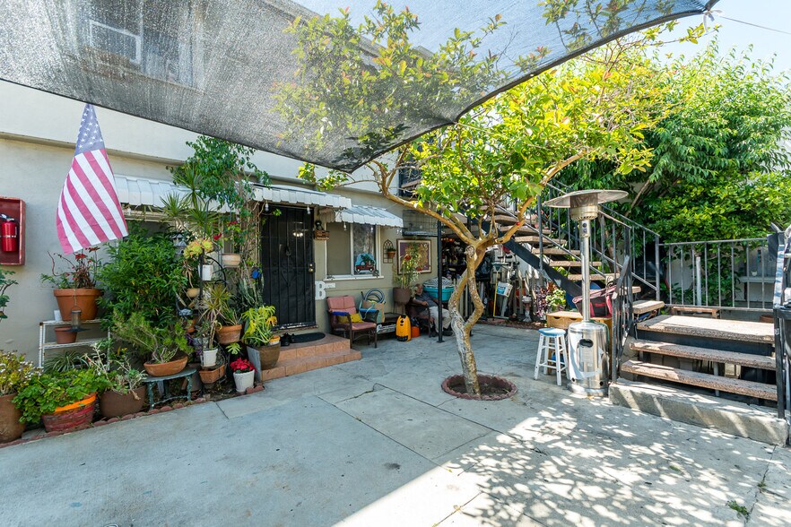 More Photos Of 529 Raleigh St, Glendale Apartments For Sale