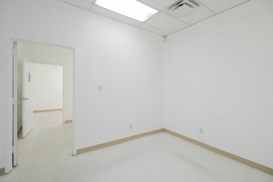 More Photos Of 1810 Trawood Dr, El Paso Unknown For Sale