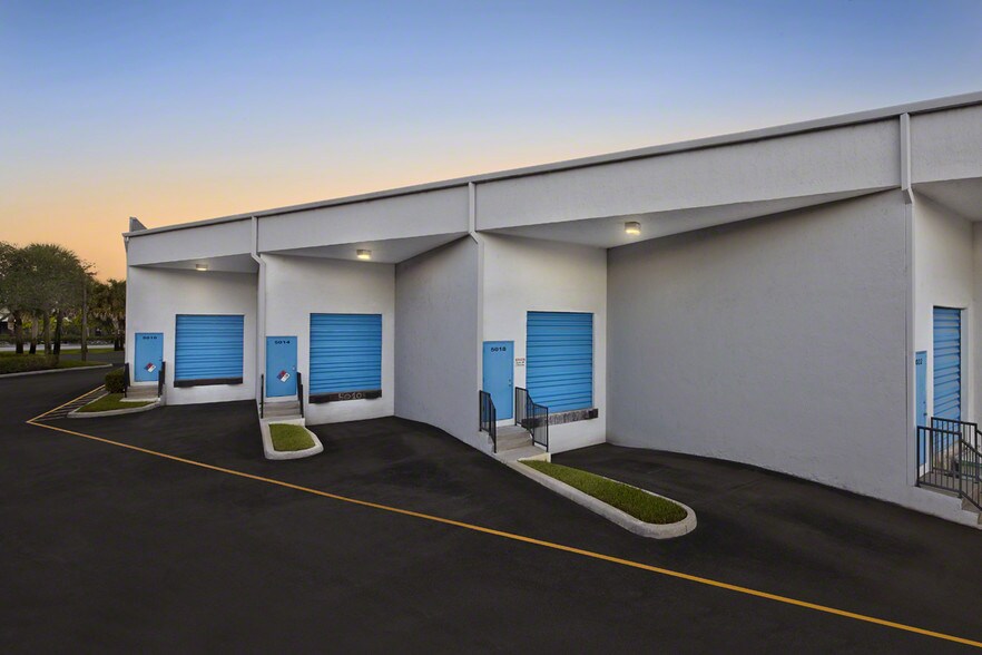 More Photos Of 5010-5034 N Hiatus Rd, Sunrise Warehouse For Lease