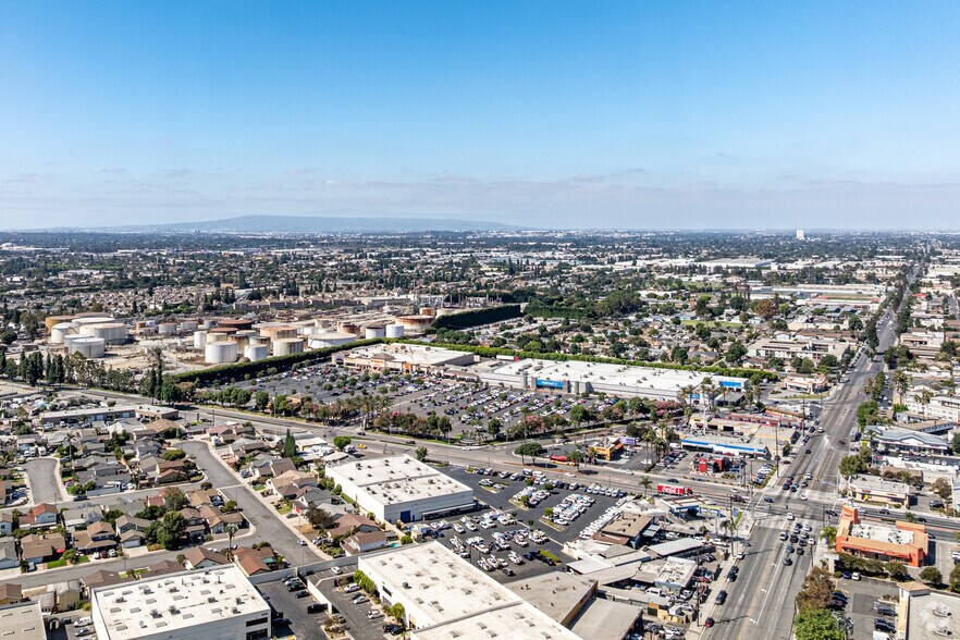 More Photos Of 14525 Lakewood Blvd, Paramount Storefront Retail Office For Sale