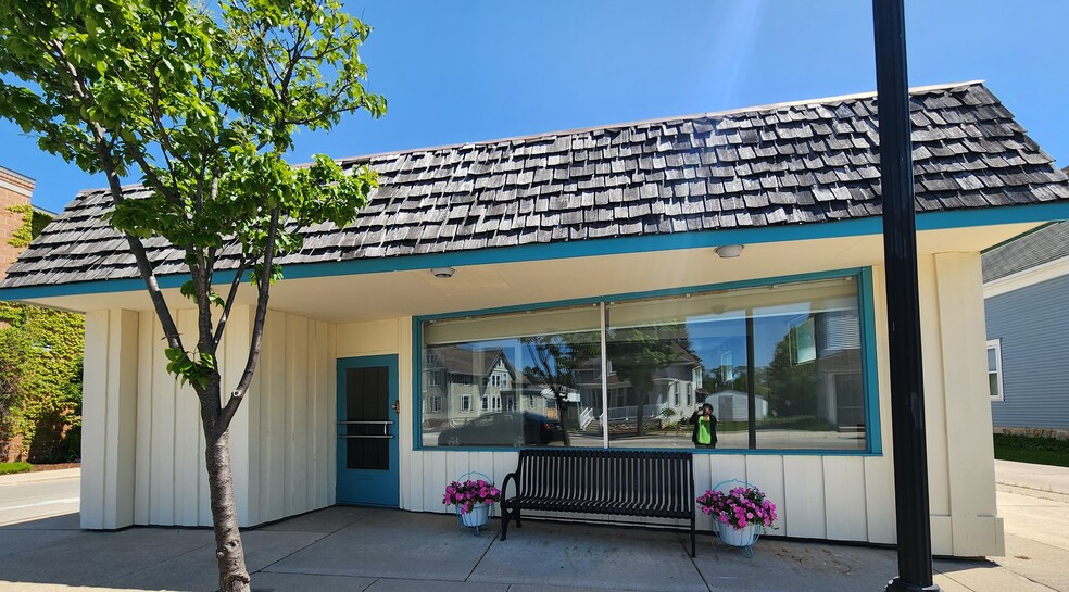 Primary Photo Of 1220 12th Ave, Grafton Storefront Retail Office For Sale