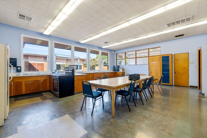 More Photos Of 233 Riverside Way, Red Bluff Specialty For Sale