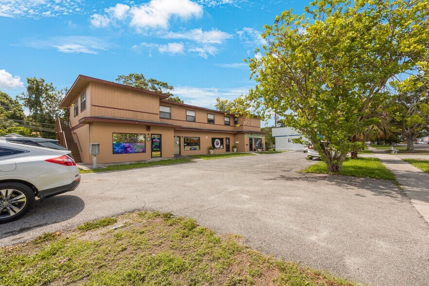 More Photos Of 1626 49th St S, Gulfport Storefront Retail Residential For Sale