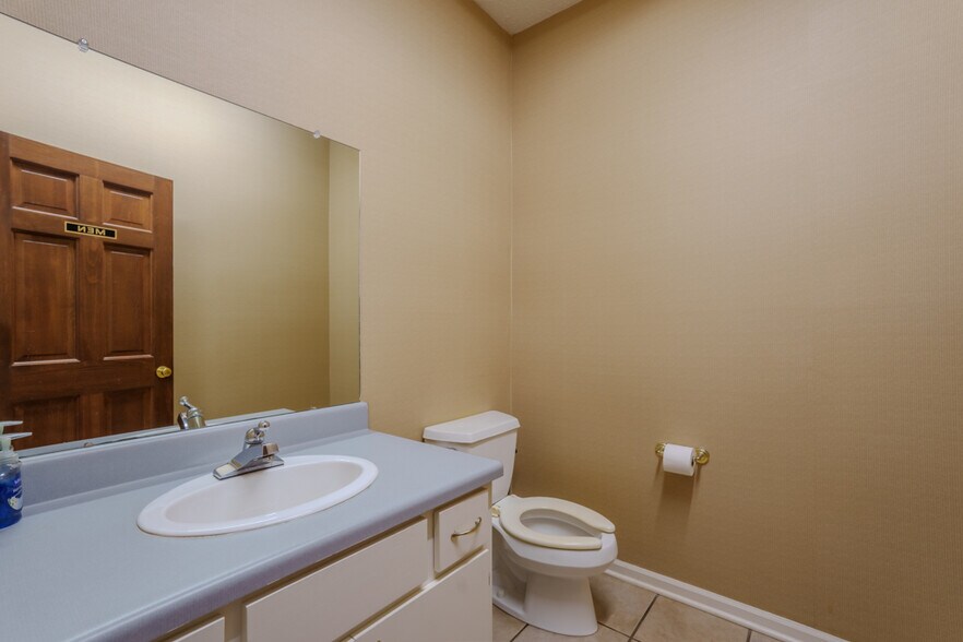 More Photos Of 970 Highway 20, Tuscumbia Office For Lease