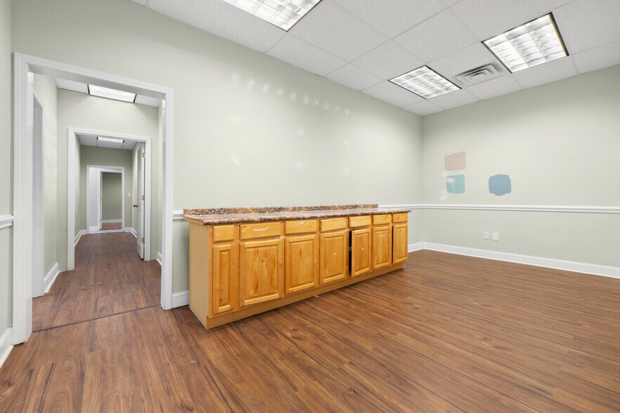 More Photos Of 317 Sylvan St, Chattanooga Office For Sale