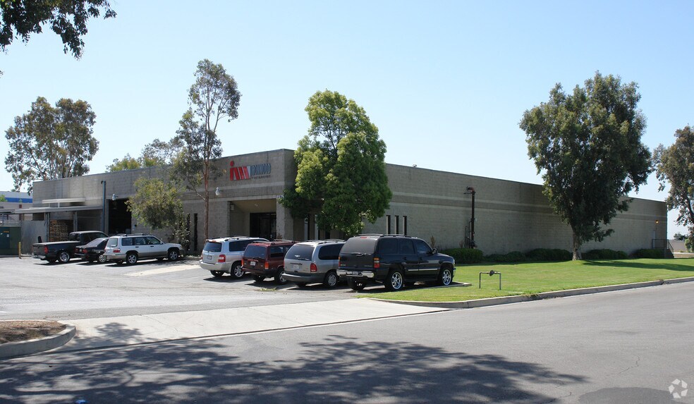 Primary Photo Of 8975 Cottage Ave, Rancho Cucamonga Manufacturing For Sale