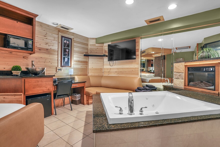 More Photos Of 16W621 S Frontage Rd, Willowbrook Hotel For Sale