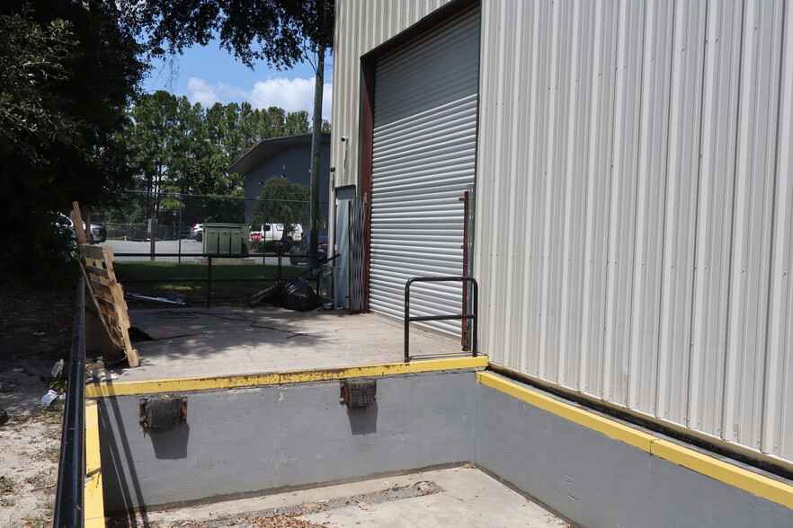 More Photos Of 250 Ram Blvd, Midway Warehouse For Lease