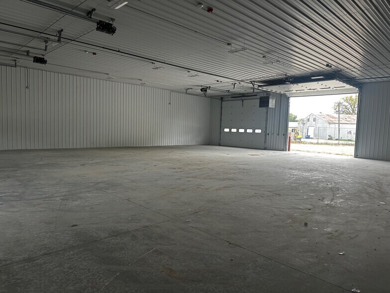 More Photos Of 1351 East St, Morris Warehouse For Lease