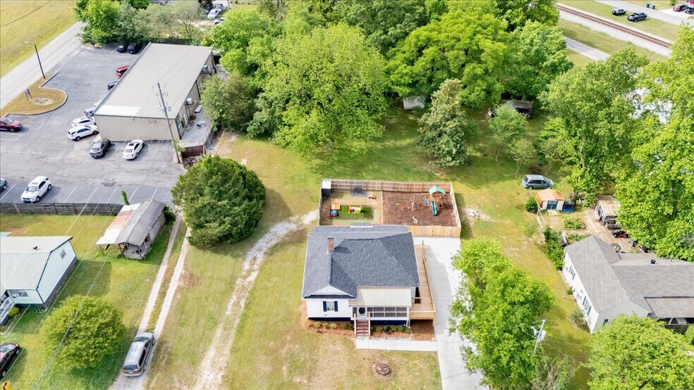 More Photos Of 607 12th Ave SW, Alabaster Specialty For Sale