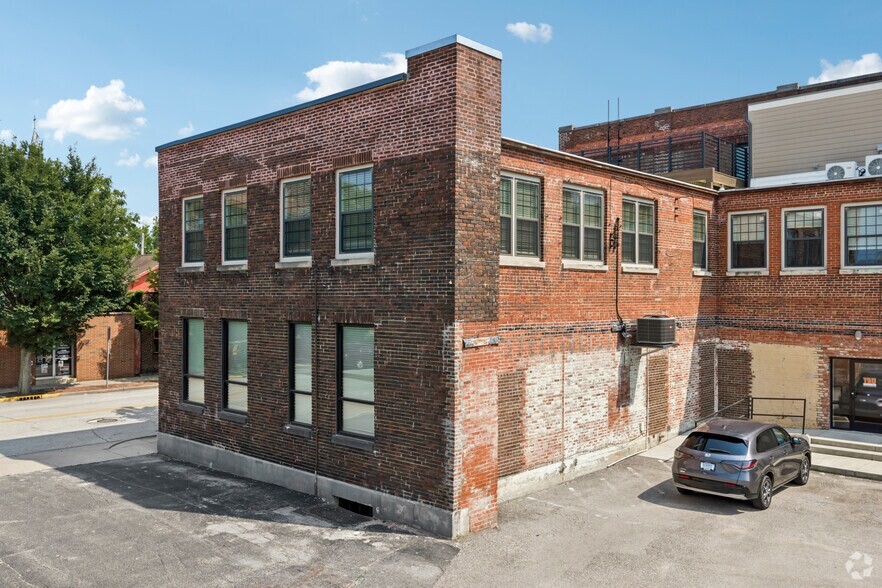 More Photos Of 300 N 5th St, Lafayette Apartments For Lease