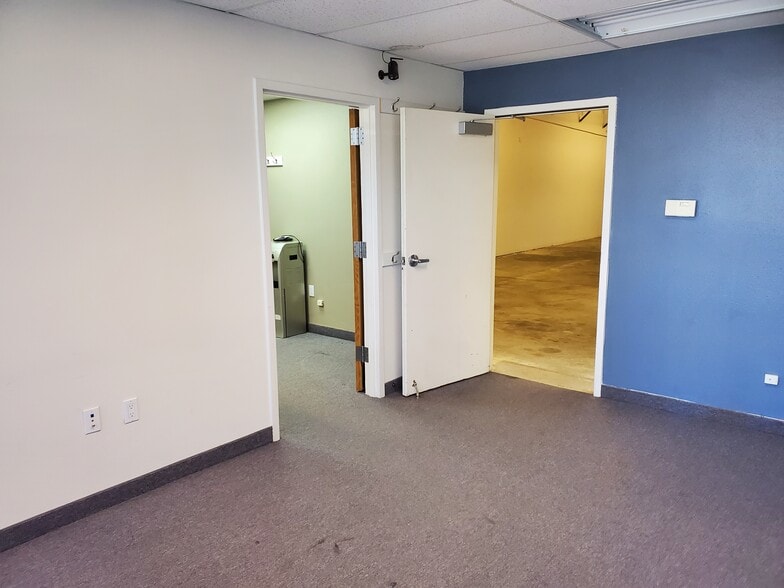 More Photos Of 350-366 Norfolk St, Aurora Light Manufacturing For Sale