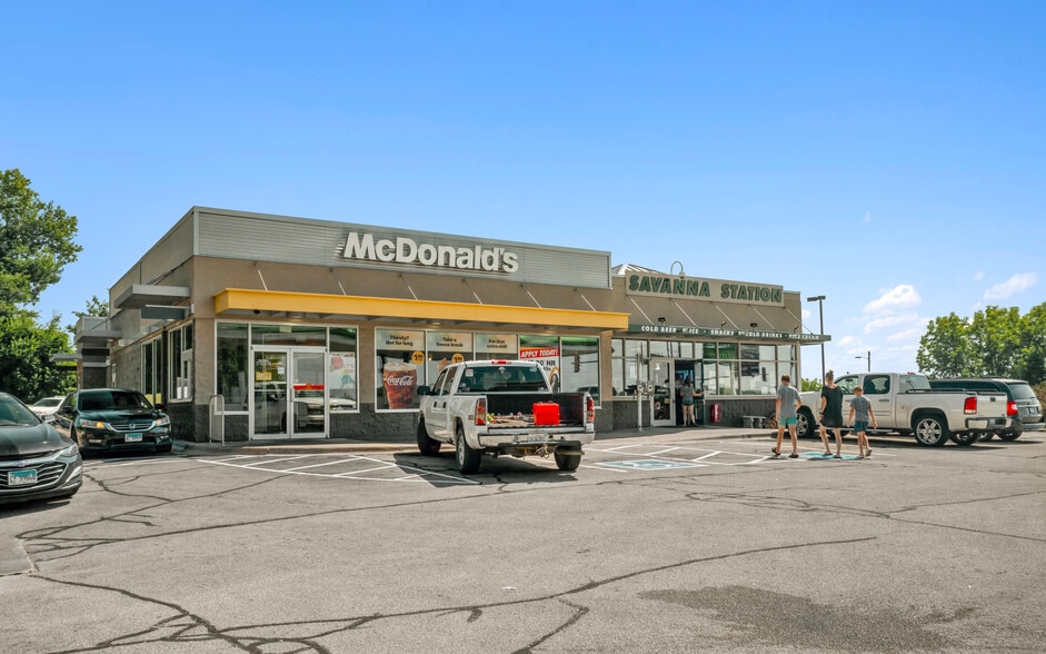 More Photos Of 1230 Chicago Ave, Savanna Service Station For Sale