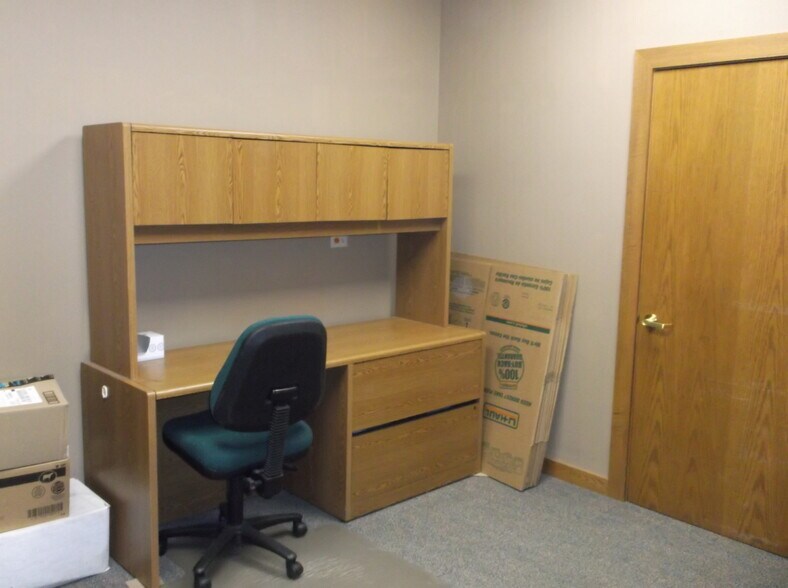 More Photos Of 600 S Main St, Oshkosh Office For Lease
