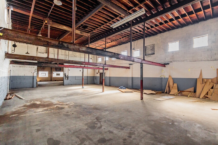 More Photos Of 2600 E Grand Blvd, Detroit Warehouse For Sale