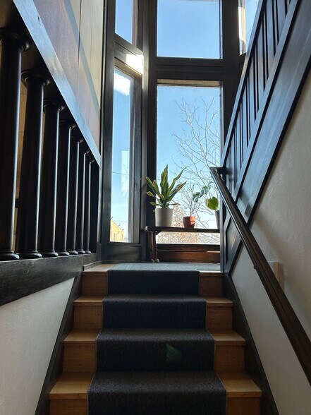 More Photos Of 616 4th St SW, Cedar Rapids Office For Lease