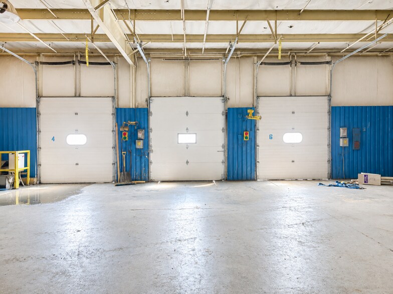 More Photos Of 811 Commerce Dr, Kendallville Manufacturing For Sale