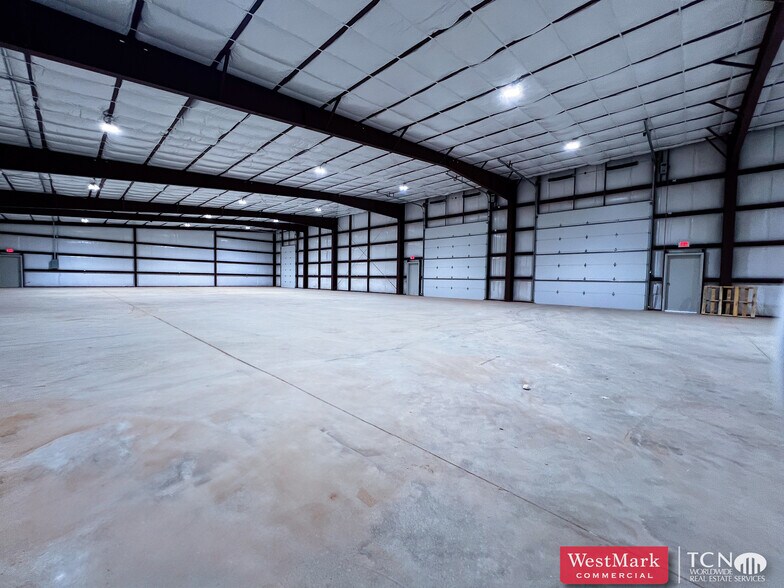 More Photos Of 3217 118th St, Lubbock Warehouse For Sale