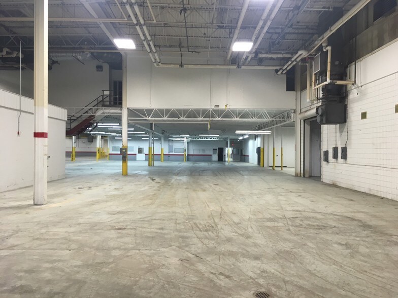 More Photos Of 414 E 40th St, Holland Manufacturing For Lease