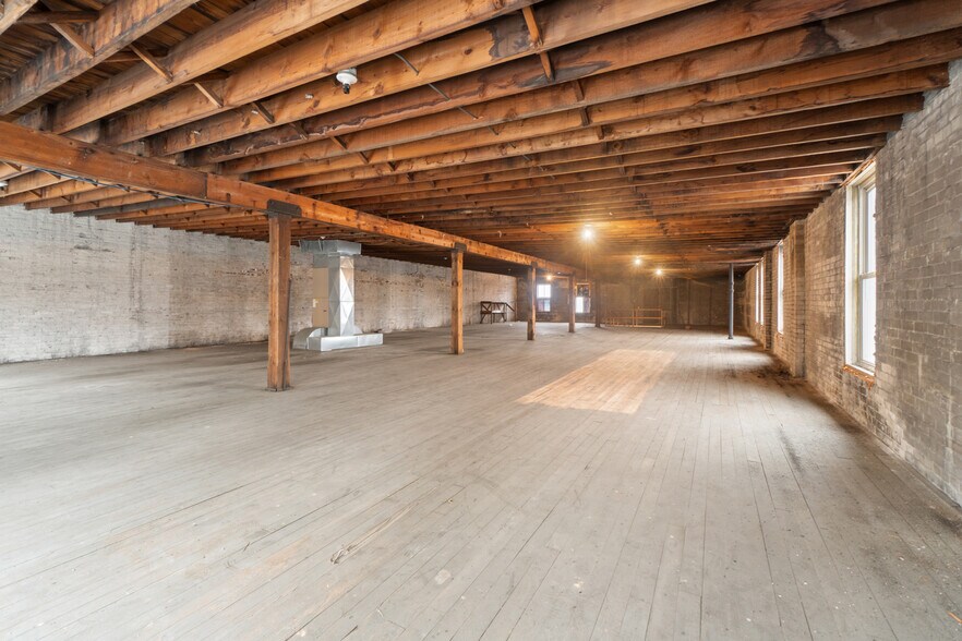 More Photos Of 132 W Pearl St, Jackson Storefront For Sale