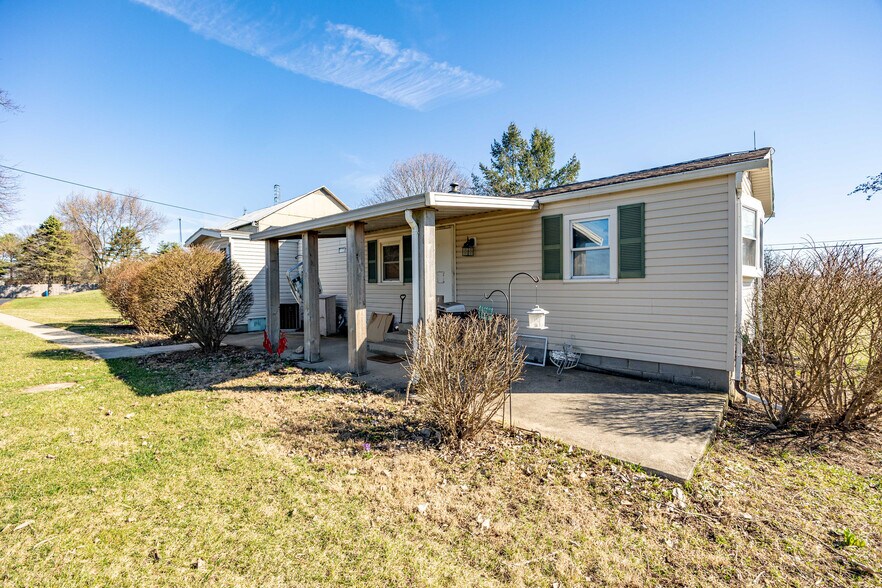 More Photos Of 8724 US Highway 68 N, West Liberty General Retail For Sale