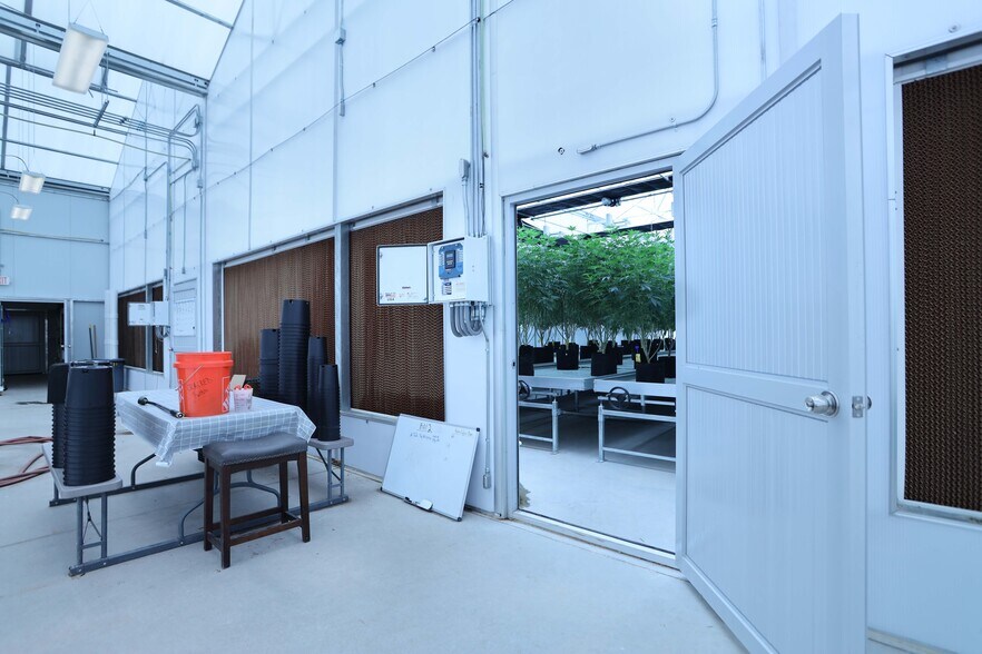 More Photos Of 11315 Hide-A-Way Ln, Thackerville Warehouse For Sale