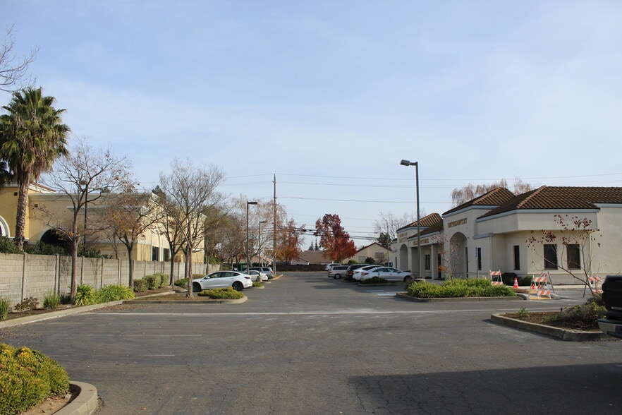 More Photos Of 4827 Laguna Park Dr, Elk Grove Office For Sale