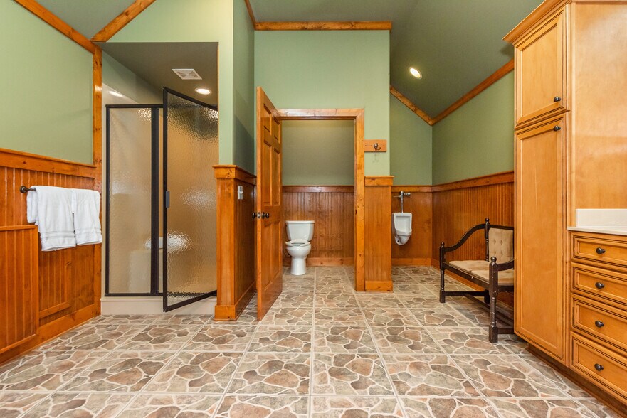 More Photos Of 565 Owens Gin Rd NE, Calhoun Lodge Meeting Hall For Sale