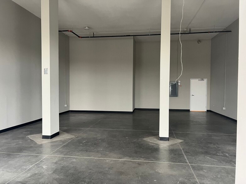 More Photos Of 2350 Hastings Ave, Newport Storefront Retail Office For Lease