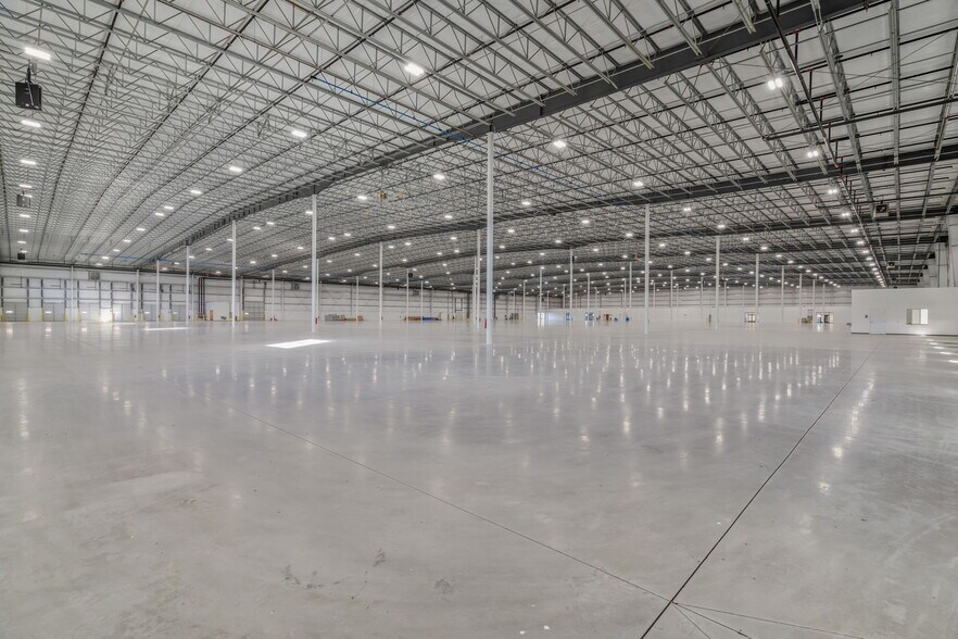 More Photos Of 1295 Huntington Park Dr, Loudon Warehouse For Lease