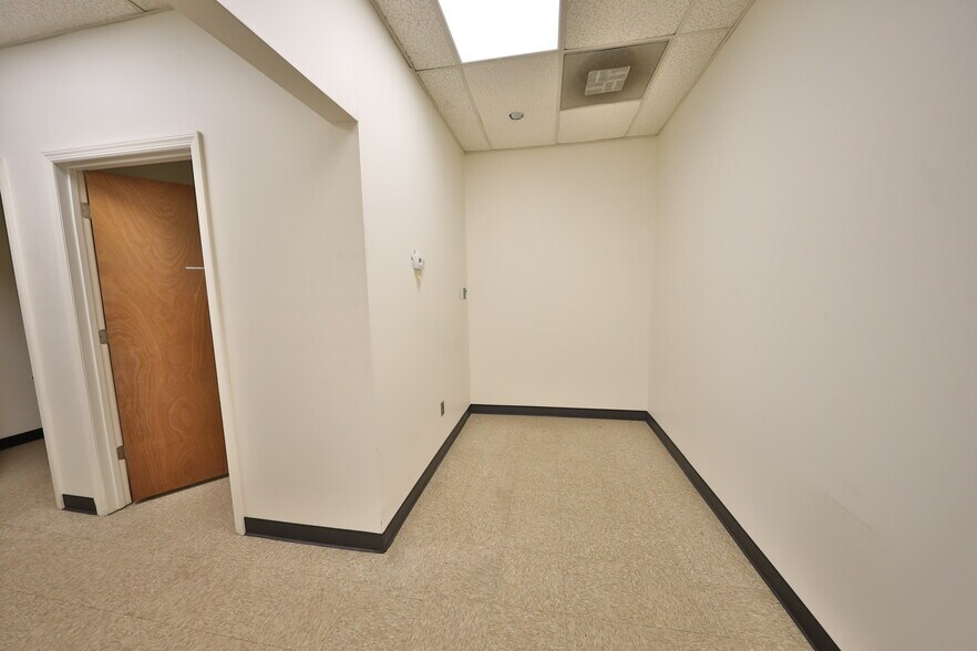 More Photos Of 12 Orben Dr, Landing Showroom For Lease