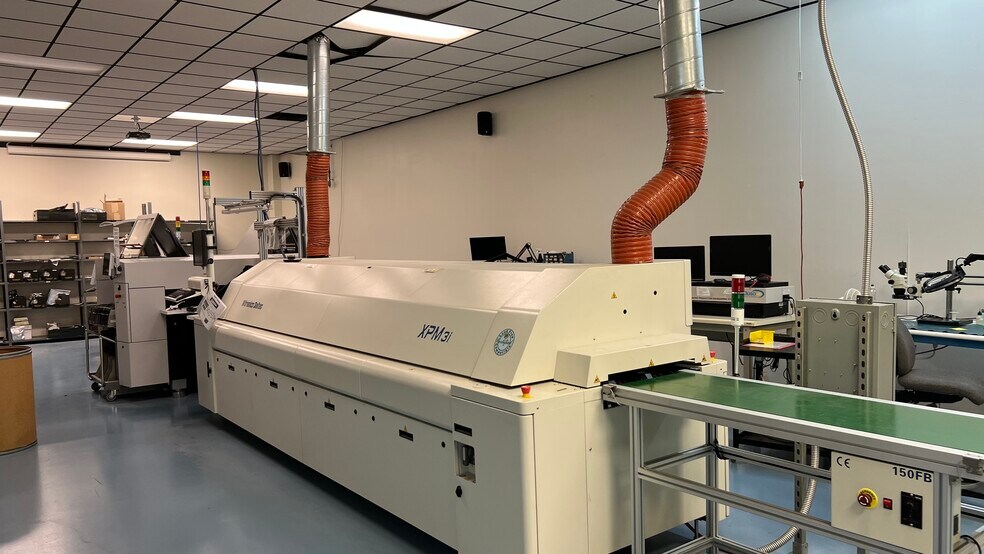 More Photos Of 2390 W Main St, Greenfield Showroom For Lease