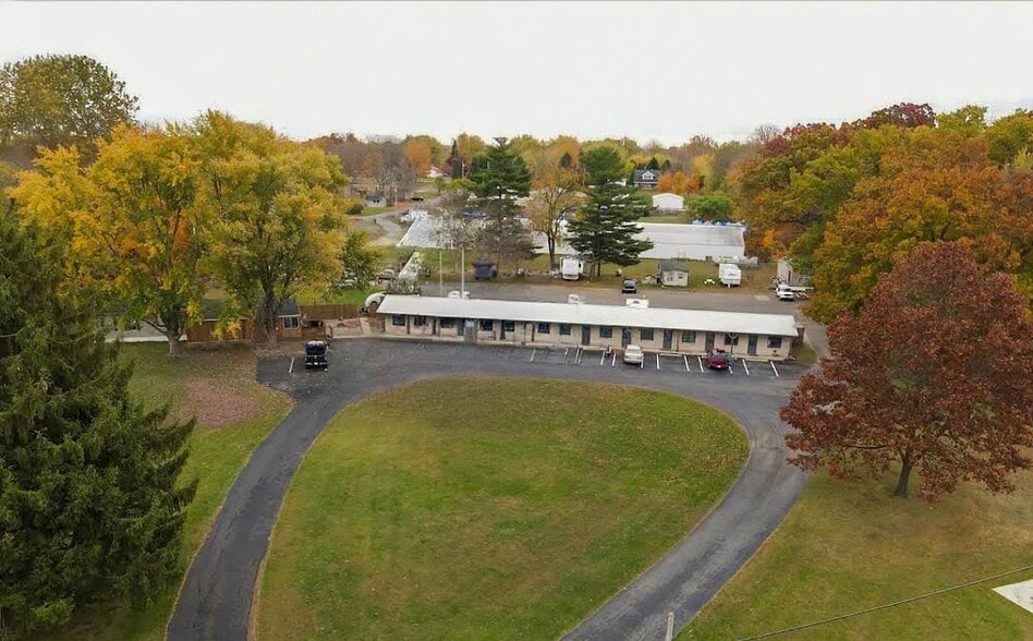 More Photos Of 811 S Main St, North Webster Hotel For Sale
